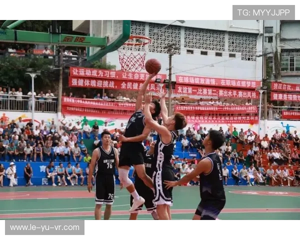 篮球三分大赛激战正酣,球员展现惊人精准射术!