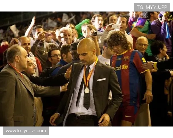 西甲国家德比前瞻：皇马与巴萨激战在即，谁能笑到最后？