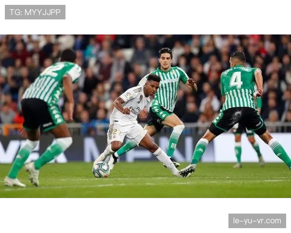 维尼修斯与罗德里戈对比：皇马边路核心之争如何分配